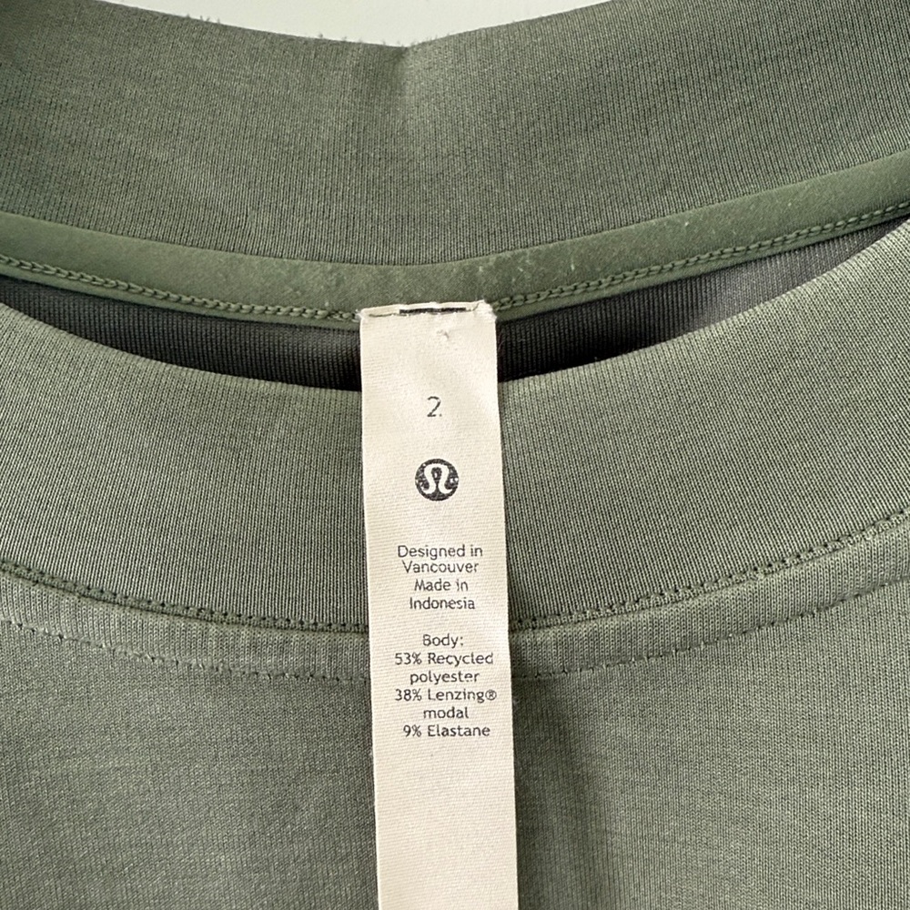 Lululemon Softstreme Perfectly Oversized
Cropped Crew, Crater Blue, Size 2, NWOT - Picture 10 of 11